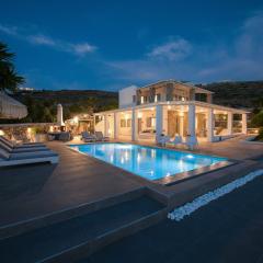 Villa "Kalli" with private pool - beachfront - Kalo Livadi