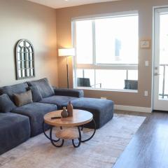 Urban Chic Home 10 Min from Disneyland With Pool & GYM