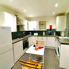 Cosy 4 Bedroom Liverpool Contractor & Family Stay
