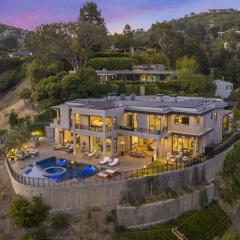 Prestigious Hillside Villa W. Pool, Theater, Views