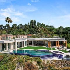 Prestigious 6BR BH Mansion W. Pool, Theatre, Views