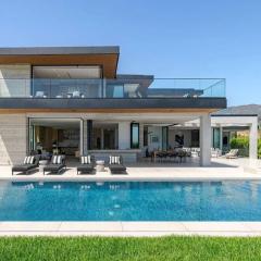 Luxurious Malibu 6BR Estate with Pool, Theatre, Views