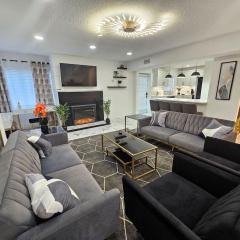 Stylish Duplex walkTO Lake Eola Orlando. Sleeps 8