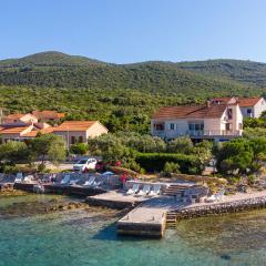 Apartments Seafront Mavla
