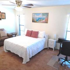 SUN CITY WEST - Homestay - Private Room, Private Bath, Wi-Fi, Workspace with Garage