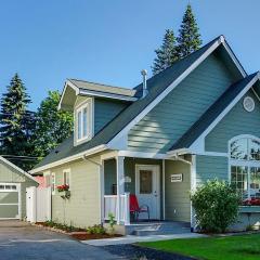 CDA Getaway! King Beds, Gear Storage, RV & Trailer Parking, 1 Mile to the Lake!