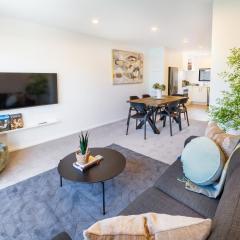 2 BR Home, Walk to City & Stadium