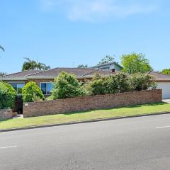 Luxury 3 bedroom 2 bathroom full home with easy access near Cronulla