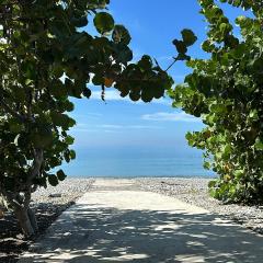 Front Beach Villa, Pool & Basket