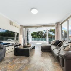 Premium Beachfront Stay, Space & Style APT