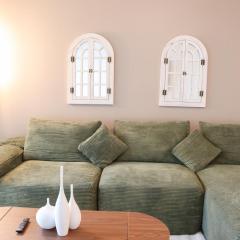 Pacific Paradise 10 Min from Disneyland With Pool & GYM