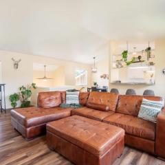 The Randle Haus Retreat Modern Stay Near I-90