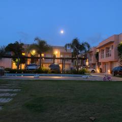 Condomínio pé na areia, super novo e confortável.