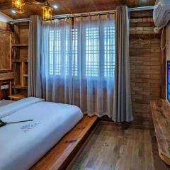 Huazhu Baihe Huagu Inn