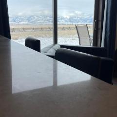 Tranquil 2-Bedroom Retreat