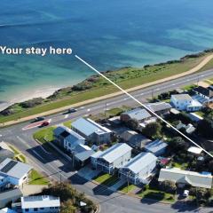 The Little Beach Retreat - Relaxing family sized home one street from the sea!