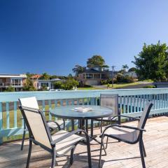 Retro Beach House - roomy 4BR retreat near ocean