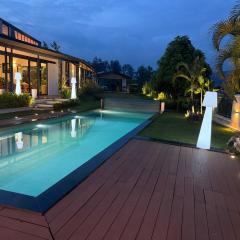 Villa VH 4 Bedroom villa with heated swimming pool