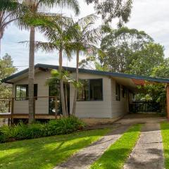 Lockhart Leafy Cottage - walk to Mollymook Beach