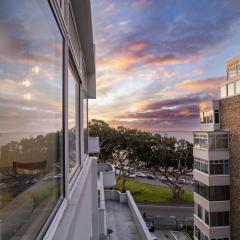 Lido Court 1-Bed Apartment with parking Sea Point