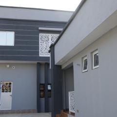 Peachie Hotel and Suites