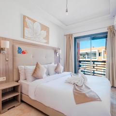 2BR Retreat in Hivernage Pool, Balcony & Parking