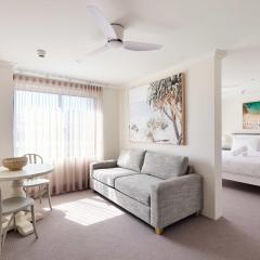 King Bed with Sofa Bed Studio at Manly - 3min walk to Corso & Manly Beach