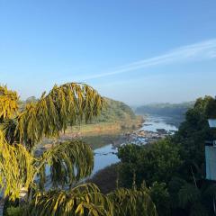 Riverside Lounge Kandy