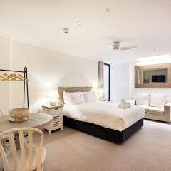 Queen Bed Studios with Sofa at Manly - 3min walk to Corso & Manly Beach