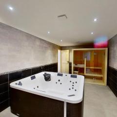 CASA-Grand Laus: Duplex familial sauna et jacuzzi