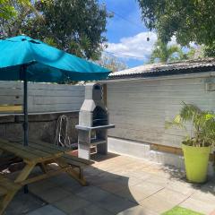 Saline les bains studio avec cuisine & espace détente extérieurs calme & lagon à pied