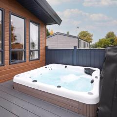 Grace Louise Retreat with Hot Tub