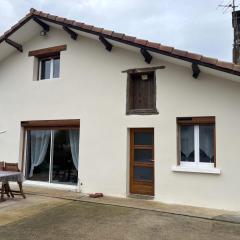 Maison spacieuse à Banos avec jardin clôturé