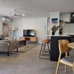 SeaEstaAtMoffatQuietbeachParklargefenced yard