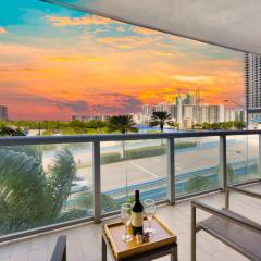 Amazing 2 BR Apartment Pool & Near Beach