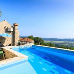 Ivana by Vintage Travel