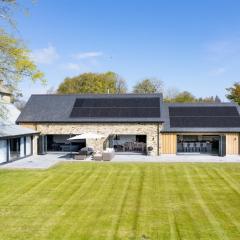 The Courtyard - Uk47180