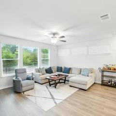 Modern 3BR Austin Retreat 12 minutes from Downtown and Airport
