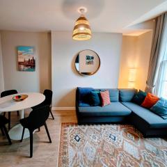 Victoria's Bright Georgian Apartment