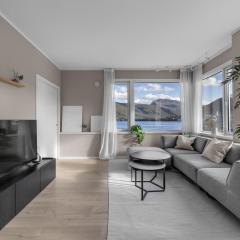 Northstay - Tromsø Harbor Mountain View Apartment