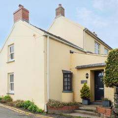 Charming Upper Solva Cottage by Beaches and Harbour