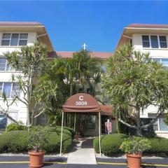 Charming 2BR ground floor condo located in Beach Harbor Club on Longboat Key Sea Ya