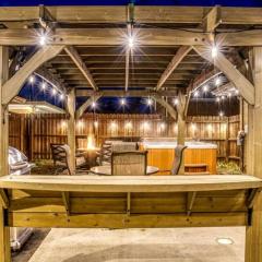 Beautiful Cottage with Hot-tub in Gary, Indiana