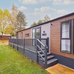 Royal Pines Lodge with Hot tub