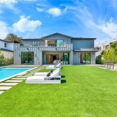 Studio City Luxury 6BR Home with Pool and Theatre