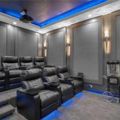 Luxury Escape 6BR Villa Pool, Gym, Theatre, EV