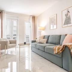 Central retreat with balcony, steps to beach REMS