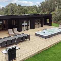 Nice Home In Ejstrupholm With Sauna