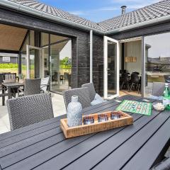 Cozy Home In Glesborg With Sauna