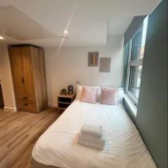 Studio Flat Close to Queen Square - Flat 4B